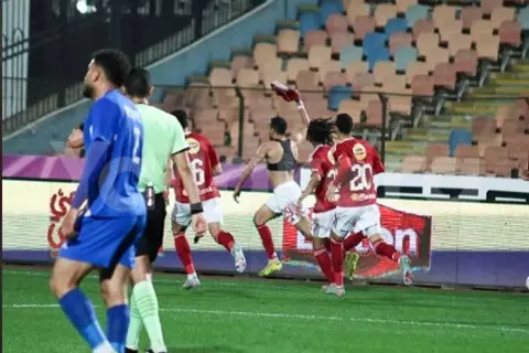عودة روح الـ+90.. الأهلي يتمسك بالمنافسة على لقب الدوري بفوز قاتل أمام سموحة (فيديو)
